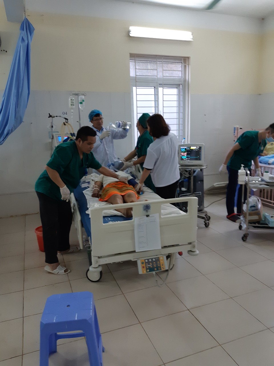 Hình ảnh cấp cứu bệnh nhân khoa HSCC - Bệnh viện đa khoa huyện Bắc Yên
